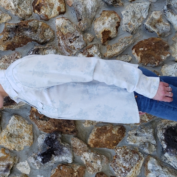 American Eagle Outfitters faded blue Floral button down - Picture 4 of 14